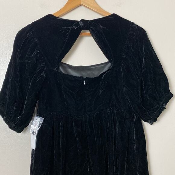 ModCloth Dress Crushed Black Velvet Babydoll Mini with Bow Twist Back Size 4 - Picture 8 of 13